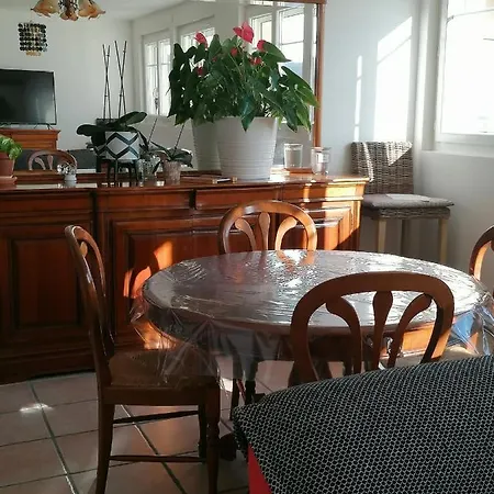 Bain De Soleil Apartment *